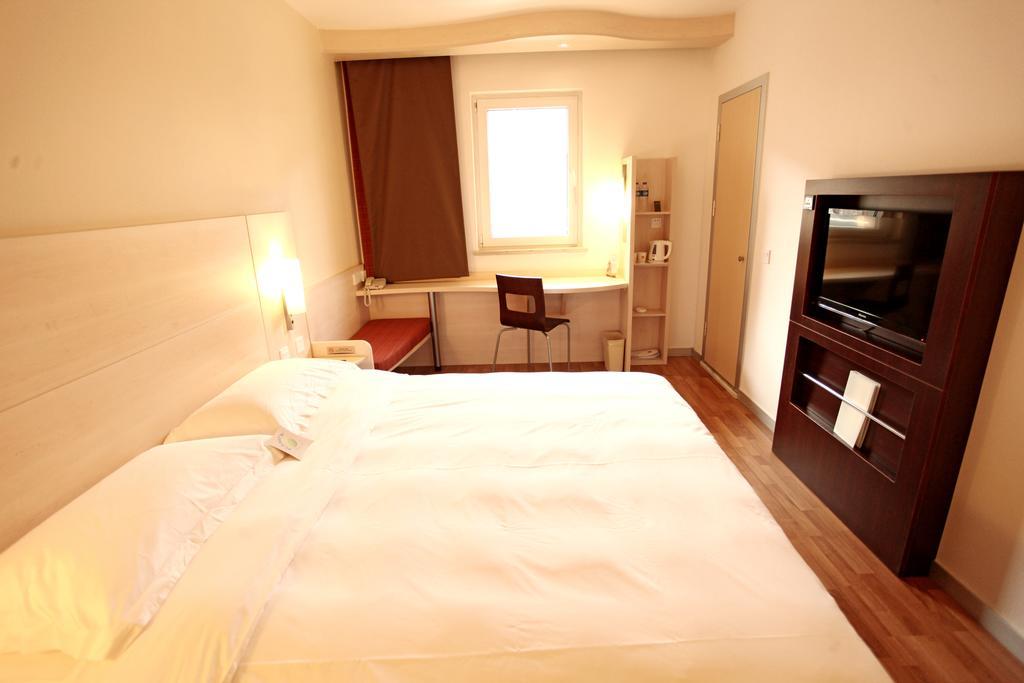 Отель Ibis Anyang Jiefang Ave Экстерьер фото