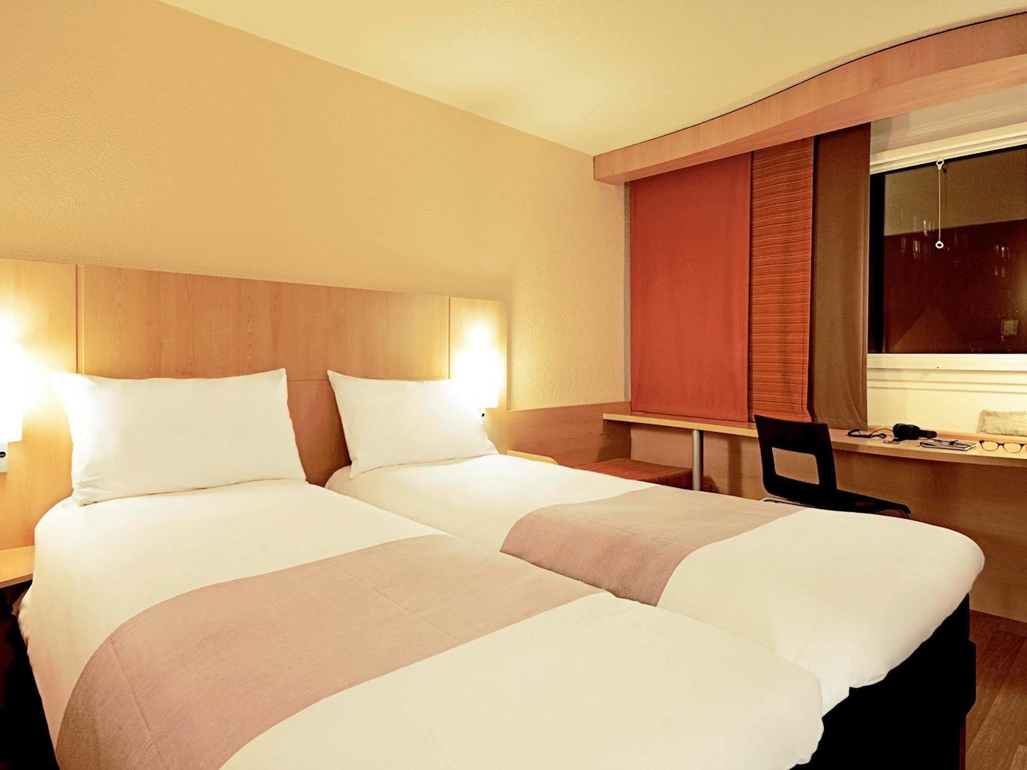 Отель Ibis Anyang Jiefang Ave Экстерьер фото