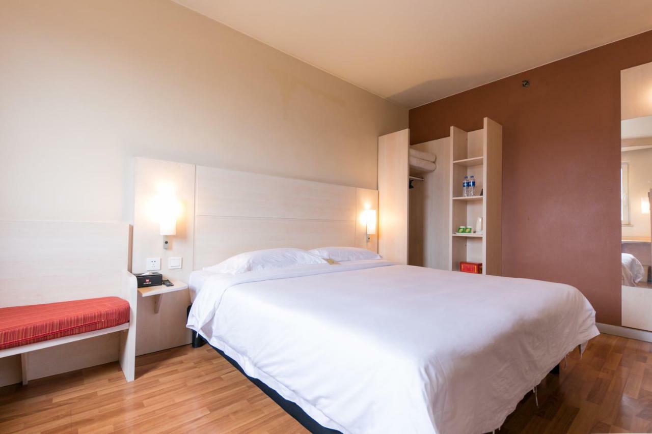 Отель Ibis Anyang Jiefang Ave Экстерьер фото