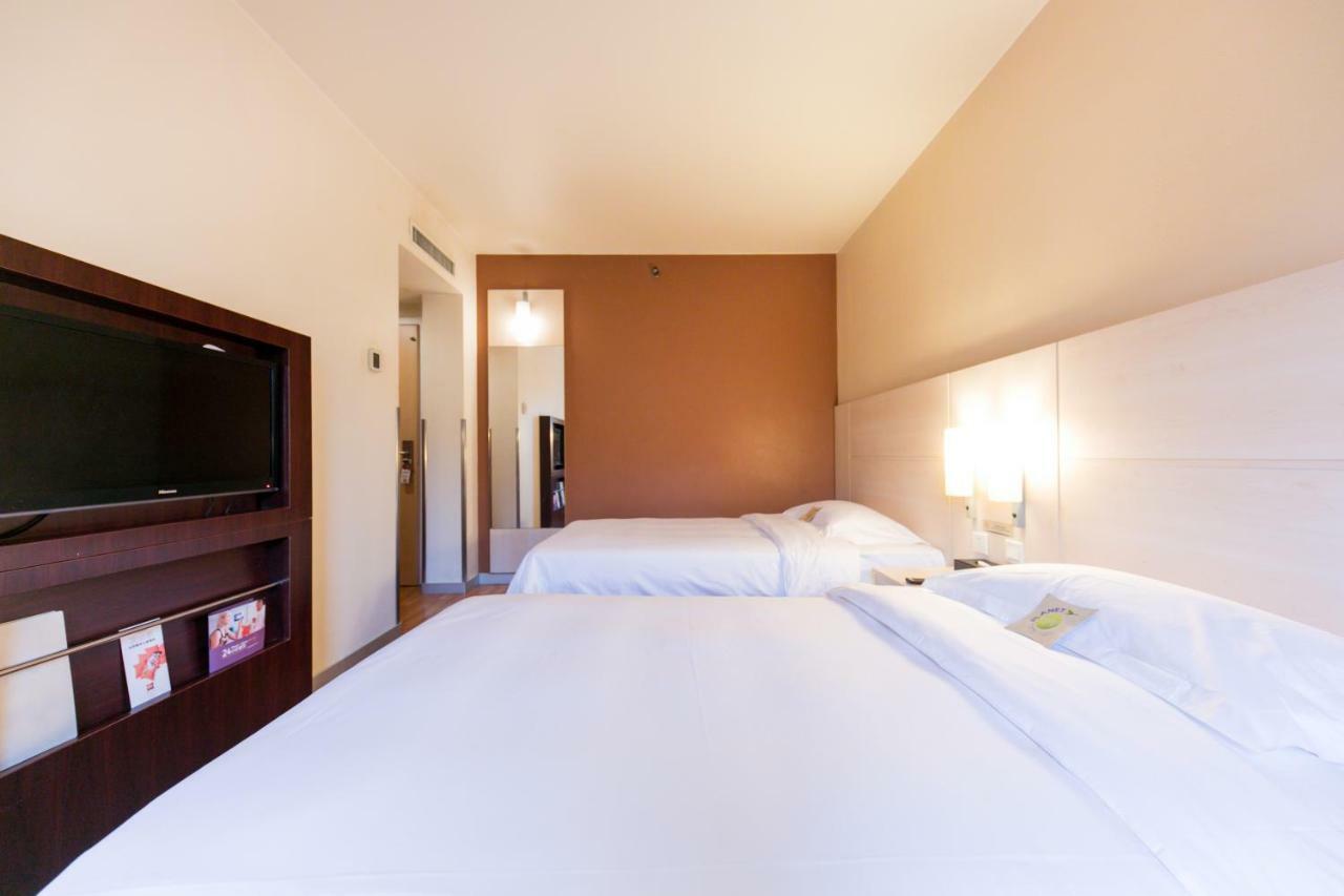 Отель Ibis Anyang Jiefang Ave Экстерьер фото